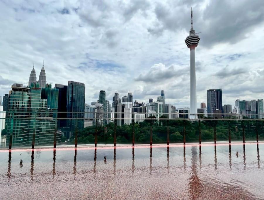 Hotel #221 M101 Dang Wangi Klcc View Pool By Livin Kuala Lumpur Exterior foto