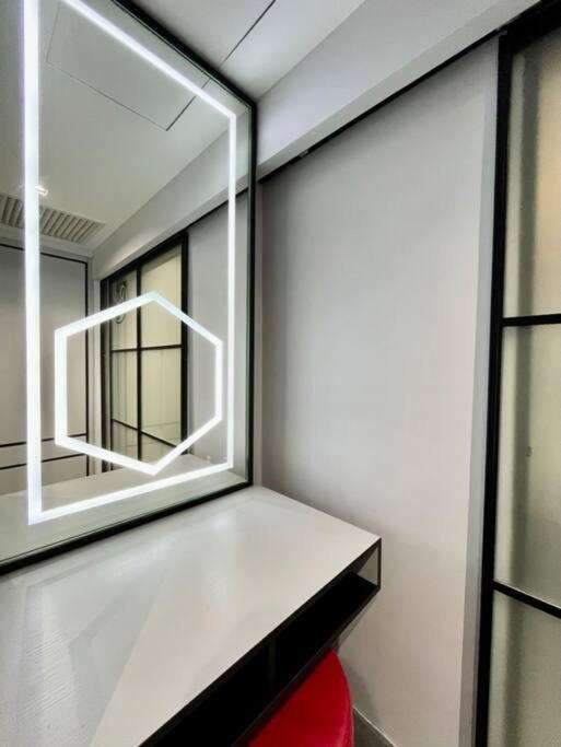 Hotel #221 M101 Dang Wangi Klcc View Pool By Livin Kuala Lumpur Exterior foto